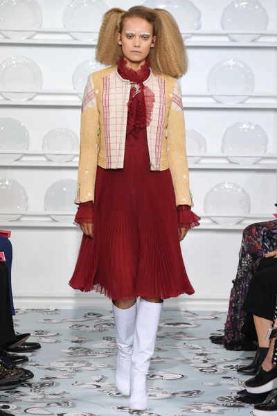 Look 10